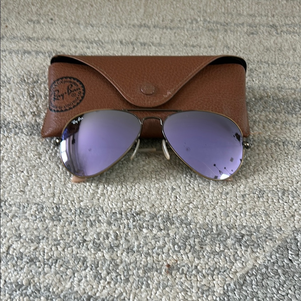 Ray-Ban Aviator Sunglasses with pink Lenses